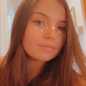 Meet your Posher, Alexia